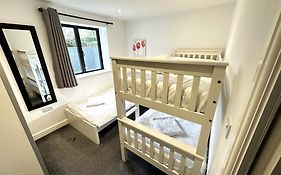Maisy Lodge - Two Bed Lux Flat - Parking, Netflix, Wifi - Close To Blenheim Palace & Oxford - F2