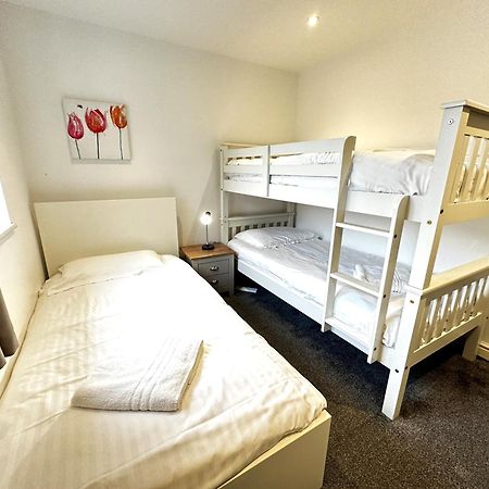 Maisy Lodge - Two Bed Lux Flat - Parking, Netflix, Wifi - Close To Blenheim Palace & Oxford - F2 Kidlington Exterior photo