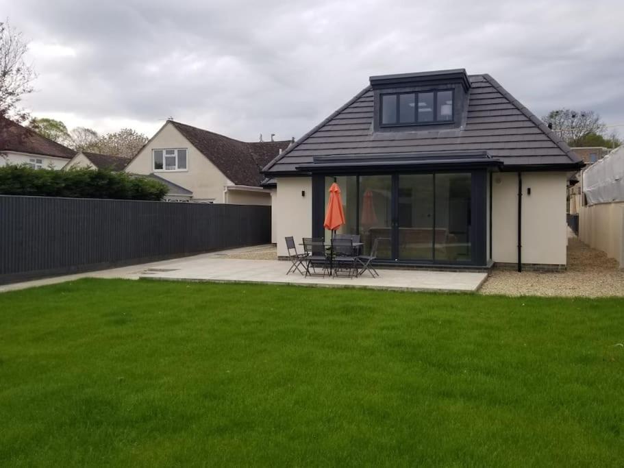 Maisy Lodge - Two Bed Lux Flat - Parking, Netflix, Wifi - Close To Blenheim Palace & Oxford - F2 Kidlington Exterior photo