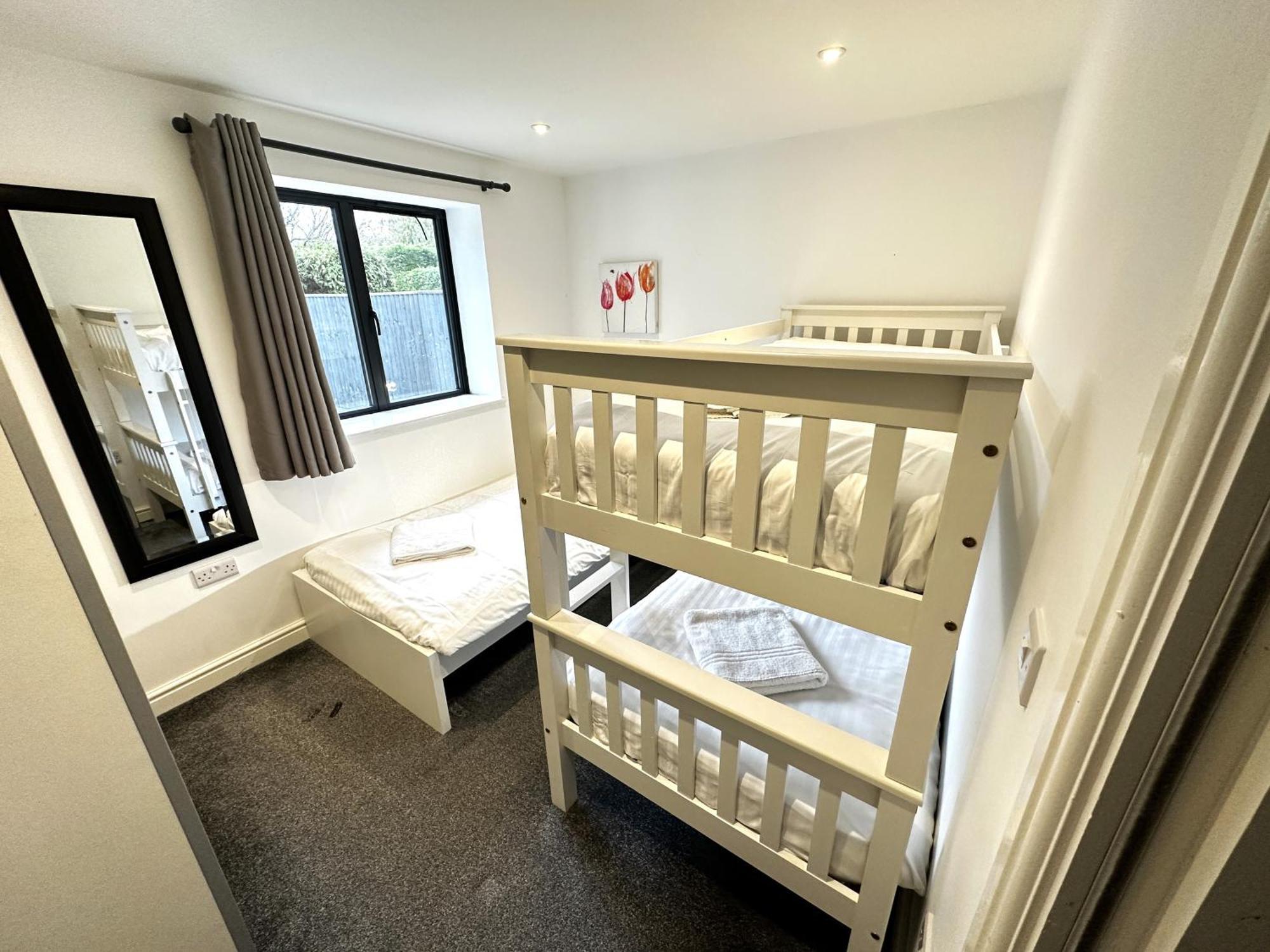 Maisy Lodge - Two Bed Lux Flat - Parking, Netflix, Wifi - Close To Blenheim Palace & Oxford - F2 Kidlington Exterior photo